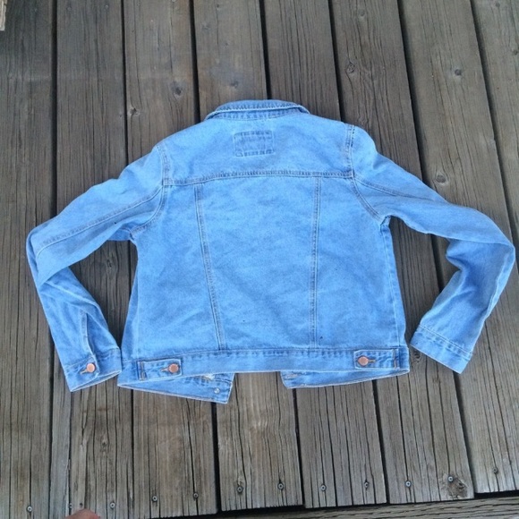 LIGHT WASH DENIM JACKET | F21 - Picture 2 of 4